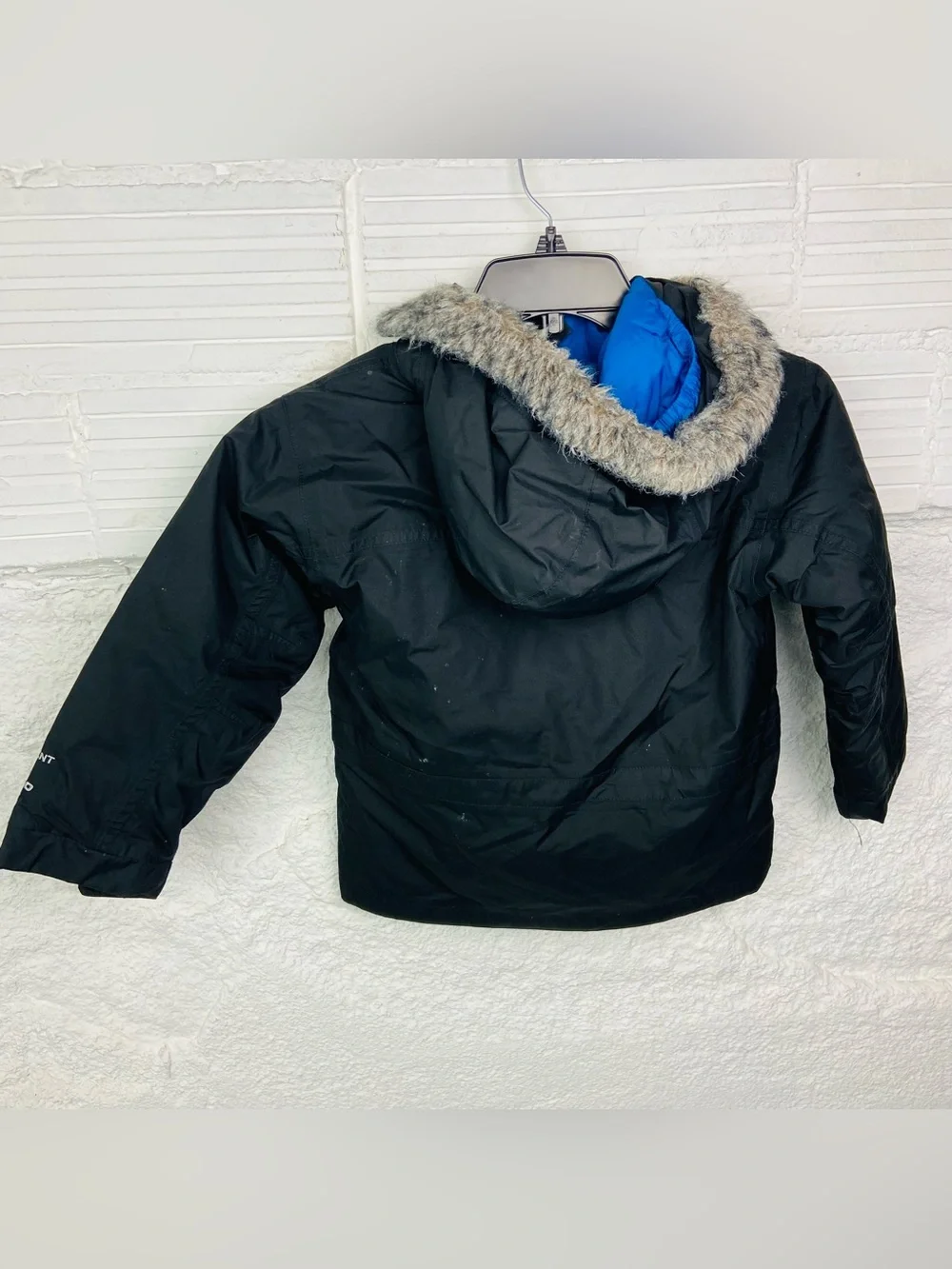 The North Face Black Kids Puffer Jacket with Faux Fur Hood Trim size 5